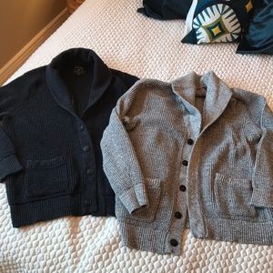 AE dark and light gray cardigans